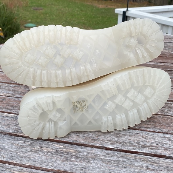 Shein Chelsea boot. Cream, platform bottom pull-on half-calf size 8.5 or 41 - Picture 4 of 7